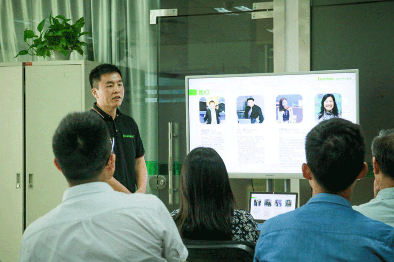乐凡科技创始人宋昆鸿汇报下详细了解了乐凡公司的团队情况、发展历程、技术成果以及乐凡科技在未来的发展计划,双方还展开了热烈的讨论。