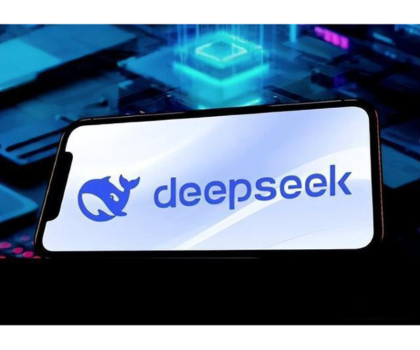 乐凡信息移动终端+DeepSeek大模型：算力革命，端侧智变